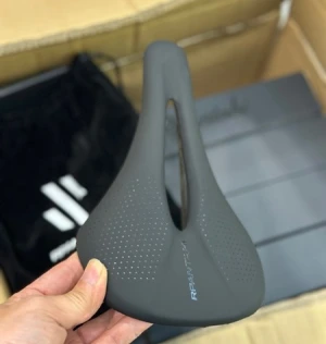 Yên carbon Rpantahi T1000 bọc da