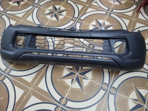 Ba đờ xốc trước Triton 2013