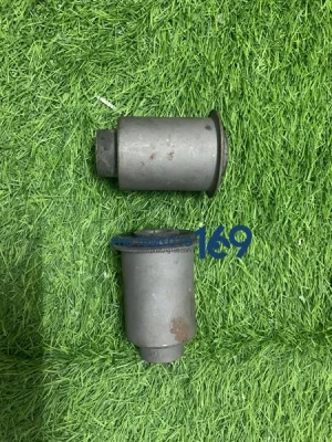 Cao su càng a dưới Lexus Lx470 1998-2007 48654-60020