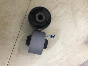 Cao su càng a Kia Carens 2006