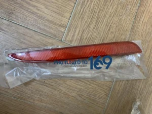 Đèn phản quang cản sau Mazda 3s 2011