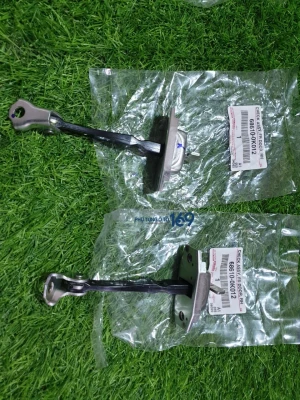 Hạn chế cửa trước phải Fortuner 2012-2016 686100K012