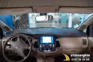 Thảm taplo Toyota Innova 2015 cacbon