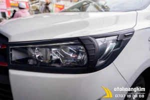 Viền đèn trước Toyota Innova 2017 đen