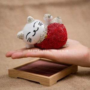 Mèo thần tài đính đá nằm vẫy tay trang trí taplo ô tô xe hơi