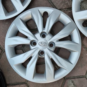 01 chiếc ốp lazang 15 inch chính hãng tháo xe Hyundai Accent