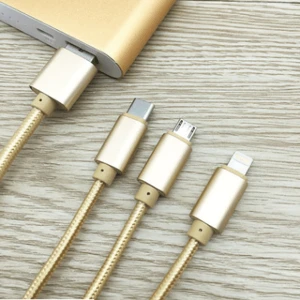 Dây sạc điện thoại đa năng trên xe ô tô