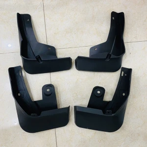 Bộ 4 chăn bùn nhựa dẻo xe Toyota Raize 2021, 2022 - Bộ 4 chi tiết vừa khít form xe, tặng kèm ốc vít
