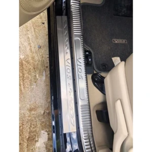 Bộ ốp bậc chân trong ngoài xe Toyota Vios 2019 - 2022, chất liệu inox