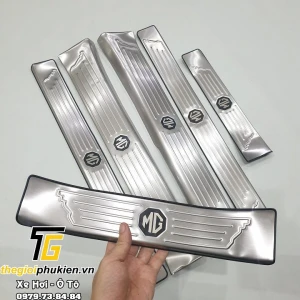 Bộ Ốp bậc cửa, nẹp bước chân trong ngoài Inox dành cho xe MG ZS, MG HS đời 2018- 2021, 2022