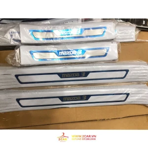 Bộ Ốp Bậc Cửa, Nẹp Bước Chân Trong Ngoài Xe Mazda 3 2018-2023 inox