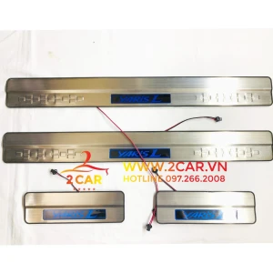 Nẹp bước chân ngoài có đèn LED xe Toyota Yaris 2015-2021 cao cấp