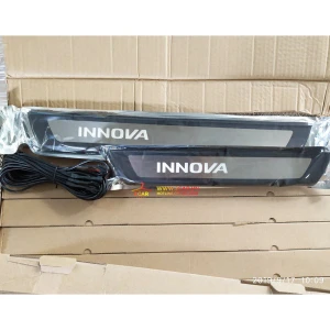 Ốp Bậc Chân Ngoài Xe Toyota INNOVA 2017- 2022, 2023 chất liệu NHỰA CÓ ĐÈN
