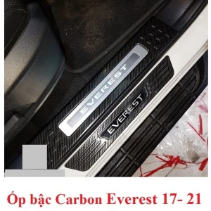 Ốp bậc cửa, Nẹp bước chân Carbon xe Ford Everest 2017- 2021 vân Cacbon cao cấp