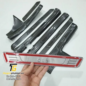 Ốp bậc cửa, Nẹp bước chân trong ngoài CARBON xe Hyundai Grand I10 2021 2022 2023 vân Cacbon cao cấp