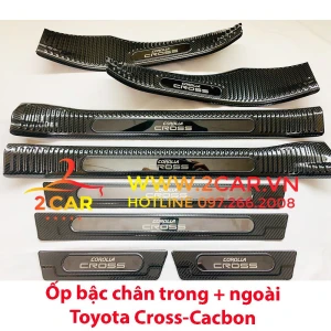 Ốp bậc cửa, Nẹp bước chân trong, ngoài CARBON xe Toyota CROSS 2020- 21021- 2022 vân cacbon cao cấp chống xước