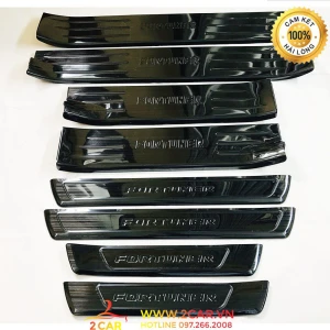 Ốp Bậc Cửa, Nẹp bước chân Trong Ngoài Xe Fortuner 2017- 2021, 2022, 2023 chất liệu Titan
