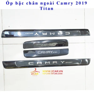 Ốp bậc cửa ngoài xe Toyota Camry 2019 Titan