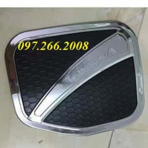 Ốp nắp bình xăng xe Innova 2017- 2022, 2023 NHỰA ĐEN 2 MÀU
