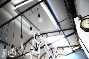 Rèm trần tự động hay còn gọi là rèm giếng trời tự động.