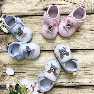 Giày tập đi cho bé nhiều họa tiết