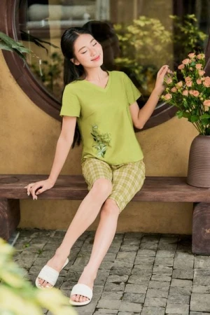 Đồ bộ mặc nhà cao cấp chất đũi bamboo dáng lửng phối kẻ cổ tim Cardina