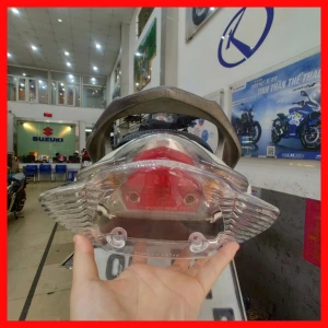 KÍNH ĐÈN SAU SUZUKI AXELO - HÀNG CHÍNH HÃNG