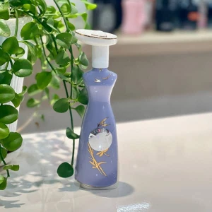 Miss Vietnam Hue (tím)