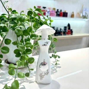 Miss Vietnam Saigon (trắng hoa)