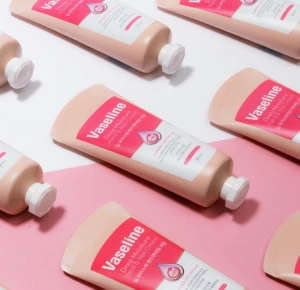 Kem Dưỡng Tay và Móng Vaseline Deep Moisture Hand & Nail Cream 60ml