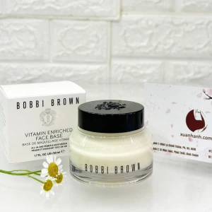 Kem lót Bobbi Brown Vitamin Enriched Face Base căng mọng, mịn màng và rạng rỡ làn da.
