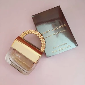 Nước Hoa Mini Marc Jacobs Divine Decadence EDP 4ml