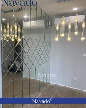 Gương ghép ô quả chám phòng khách