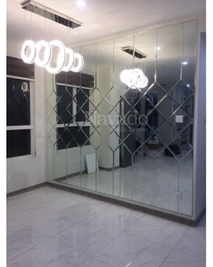 Gương ghép tường phòng ăn nghệ thuật decor