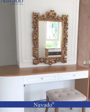 Khung gương tân cổ điển Nike