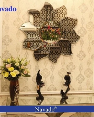 Mẫu gương trang trí treo tường phòng khách peony