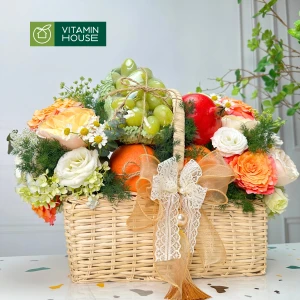 Giỏ Quà Trái Cây Nho Xanh Nhập Khẩu & Hoa Hồng Tươi Tặng Bạn Gái