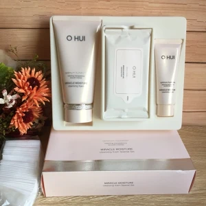 Set sữa rửa mặt Ohui hồng Miracle Moisture Cleansing Foam.