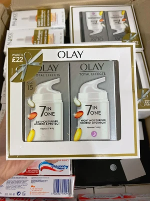 Set kem dưỡng da Olay Total Effect 7 in One Day Night Moisturiser Nourish & Protect