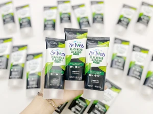 Tẩy Tế Bào Chết Trà Xanh ngừa mụn cám đầu đen St.Ives Blackhead Clearing Green Tea Scrub 50g